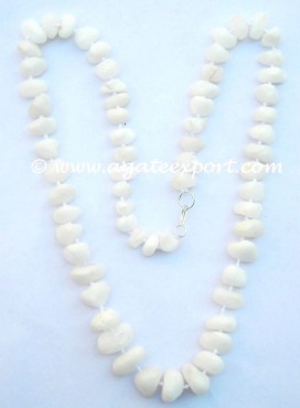 White Agate Bagger Necklace.