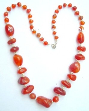 Red Carnailian Bagger With Round Necklace.