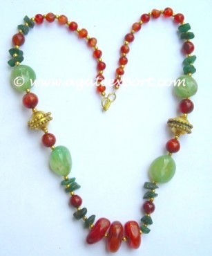 Green Onyx And Red Carnailian Bagger Necklace.