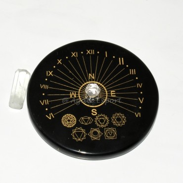 Reloj de sol Chakra Harmony con 7 grabados de símbolos y punta de cuarzo cristal